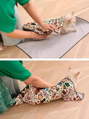 Best_safety_blanket_for_wiggly_or_aggressive_cats