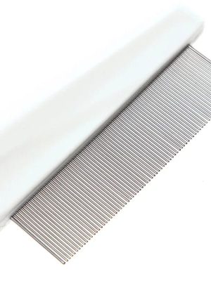 fine-toothed_flea_comb_for_removing_fleas_and_flea_dirt_on_cats